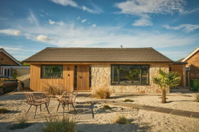 Cromer Luxury Palm Springs Bungalow with Pool Room
